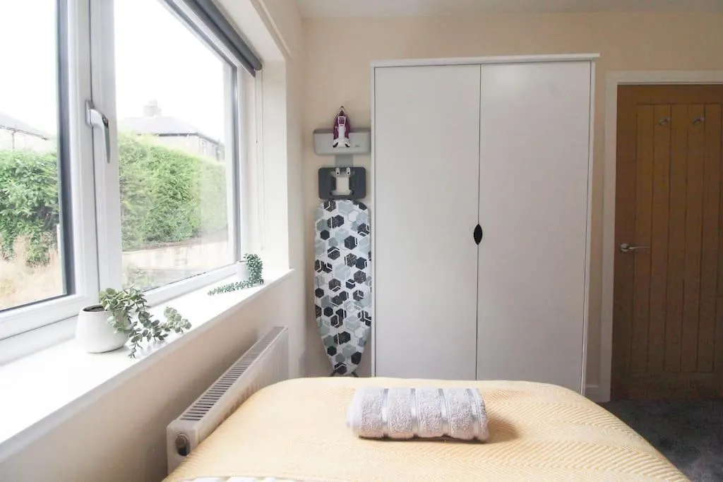 Holiday home Modern 3 Bed, Contractors Welcome, Bradford