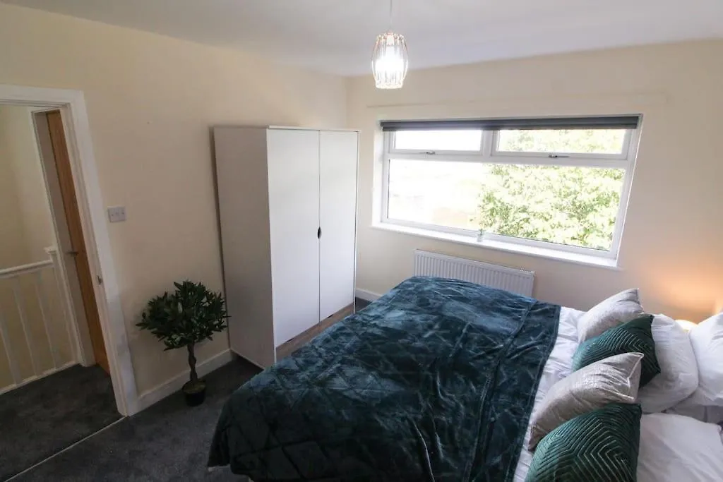 Holiday home Modern 3 Bed, Contractors Welcome, Bradford