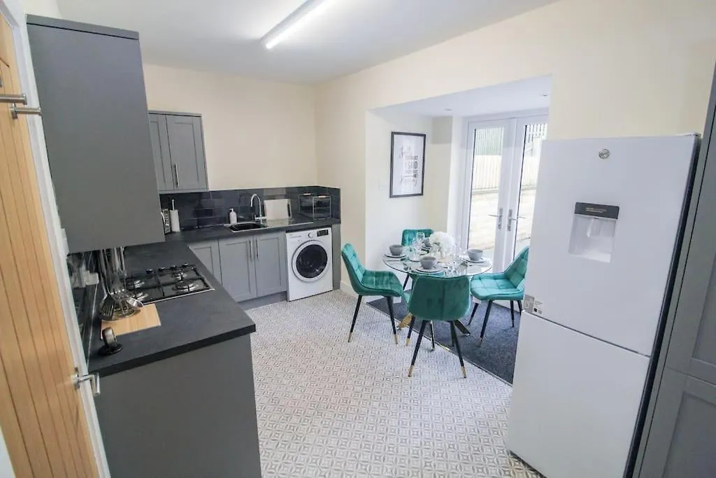 Holiday home Modern 3 Bed, Contractors Welcome, Bradford United Kingdom