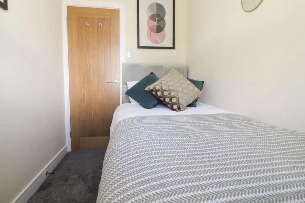 Modern 3 Bed, Contractors Welcome, Bradford Bradford (West Yorkshire)