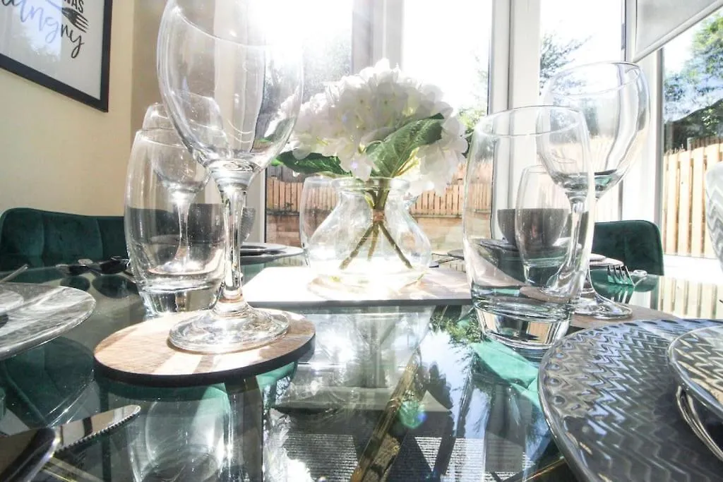 Modern 3 Bed, Contractors Welcome, Bradford Bradford (West Yorkshire)