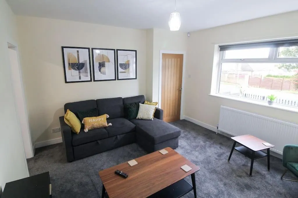 Modern 3 Bed, Contractors Welcome, Bradford