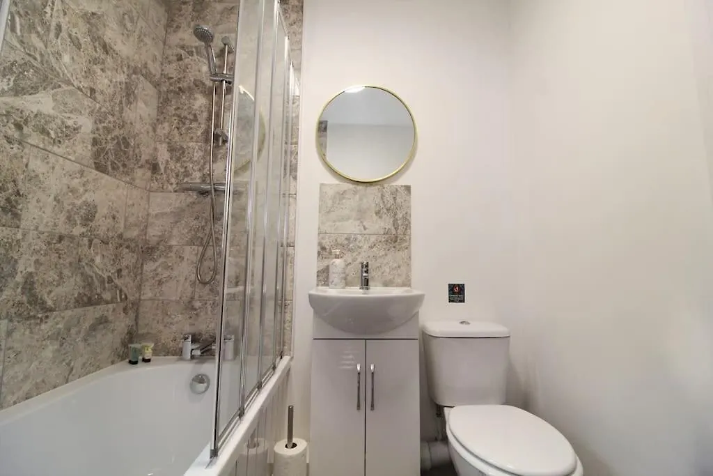 Holiday home Modern 3 Bed, Contractors Welcome, Bradford