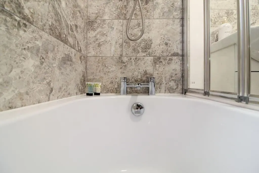 Holiday home Modern 3 Bed, Contractors Welcome, Bradford United Kingdom