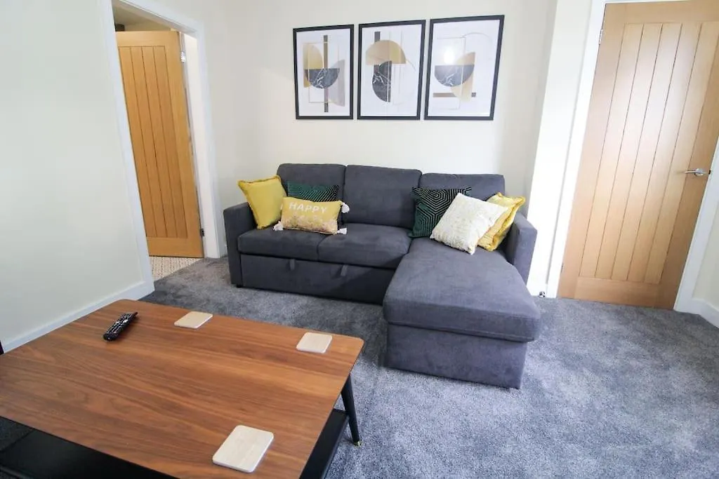 Modern 3 Bed, Contractors Welcome, Bradford 0*, Bradford (West Yorkshire)