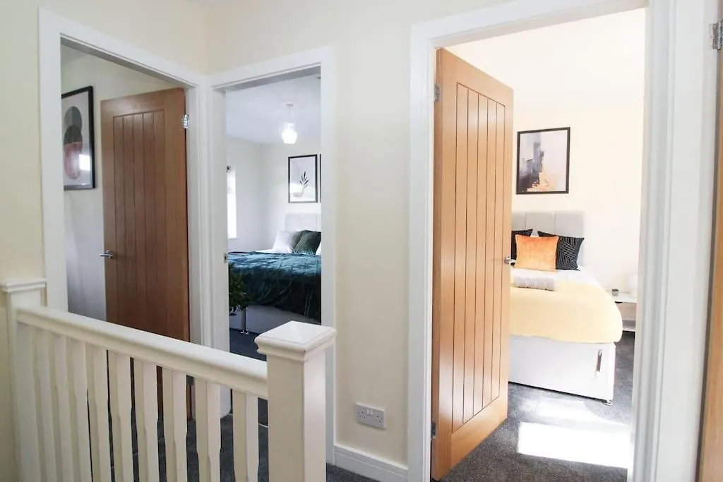 Modern 3 Bed, Contractors Welcome, Bradford United Kingdom