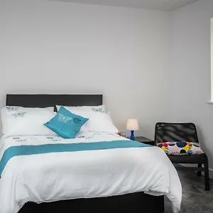  Holiday home Fantastic Large House With Private Parking