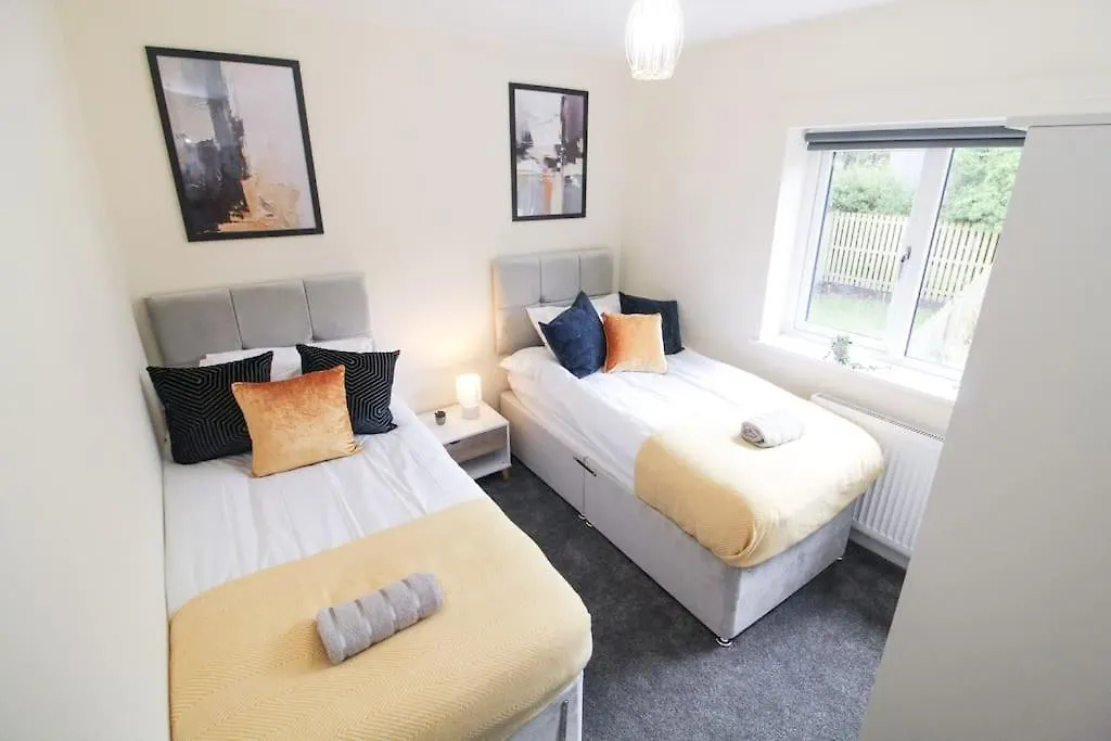 Modern 3 Bed, Contractors Welcome, Bradford Holiday home