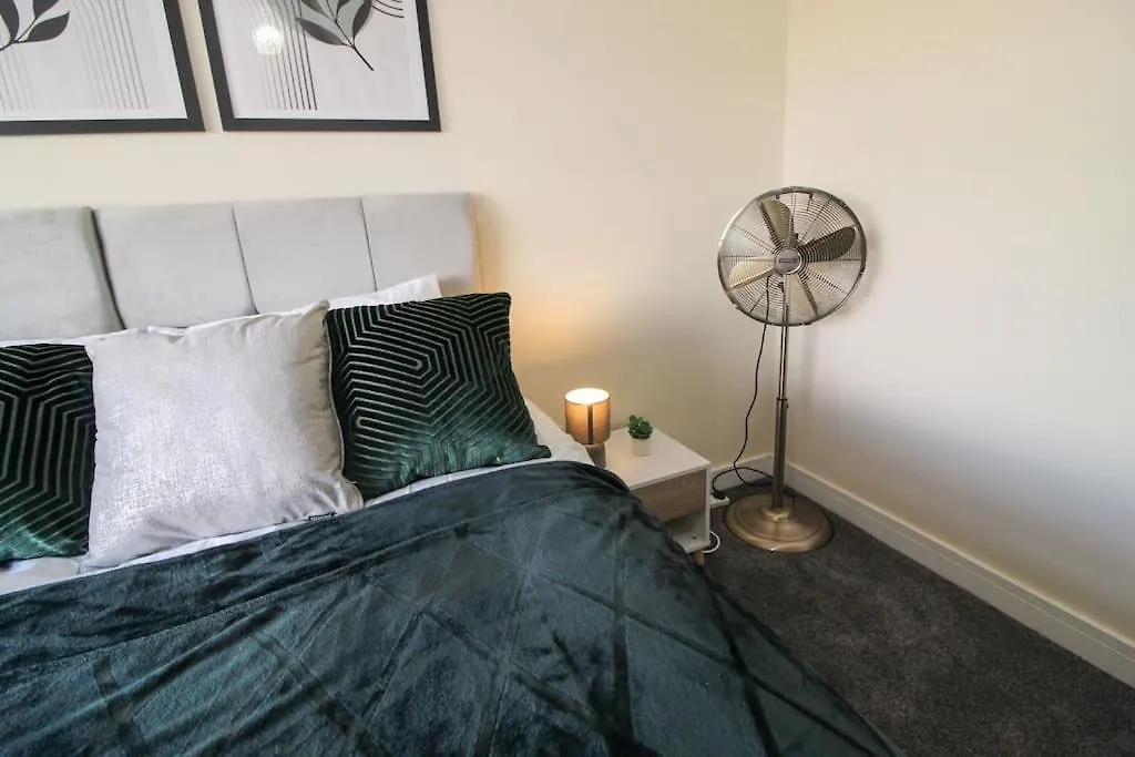 Modern 3 Bed, Contractors Welcome, Bradford Bradford (West Yorkshire)