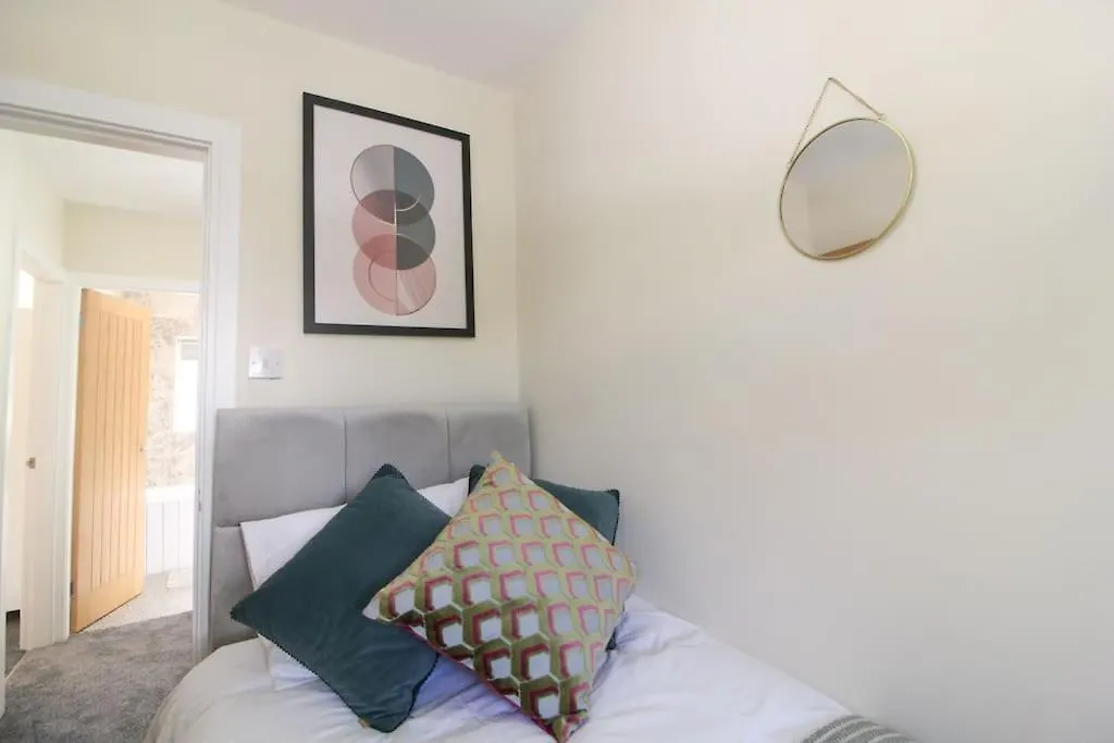 Holiday home Modern 3 Bed, Contractors Welcome, Bradford