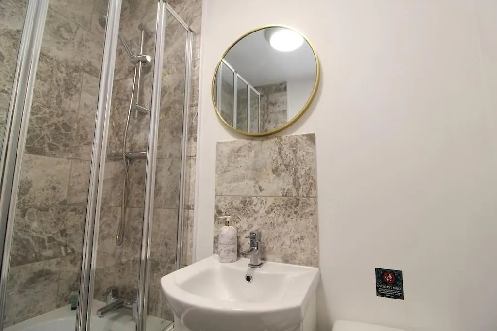 Holiday home Modern 3 Bed, Contractors Welcome, Bradford