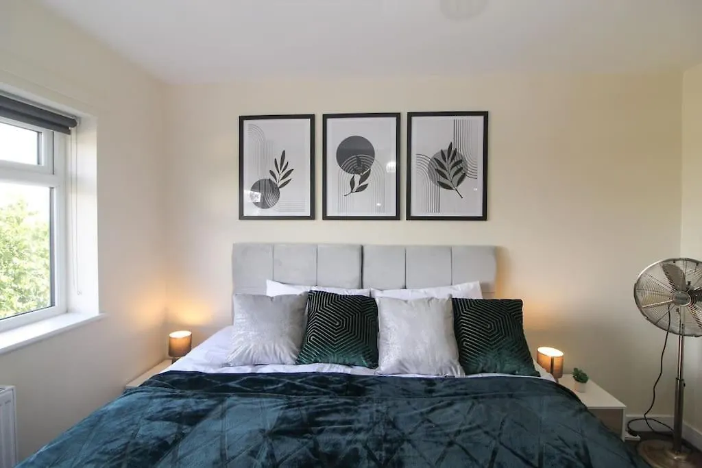 Modern 3 Bed, Contractors Welcome, Bradford
